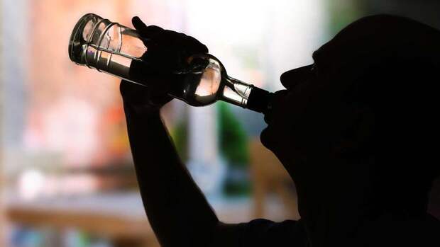 Нарколог Исаев: запрет на спиртное в малых объемах приведет к покупкам суррогата