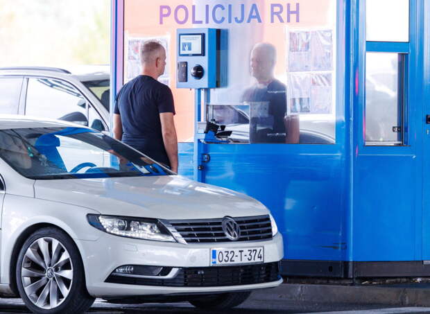 Новая ускоренная система въезда в Европу вызвала хаос на границах