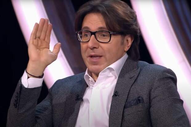 200 квадратов у ХХС, антиквариат и личный водитель: на что тратит миллионы Андрей Малахов