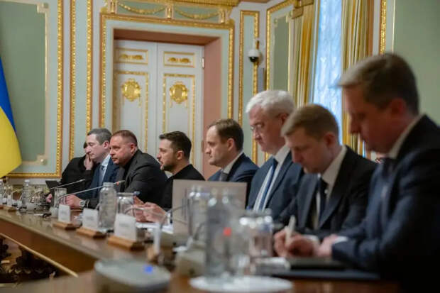 Украинский экс-министр: Несмотря на все заявления Зеленского, киевский режим готов к капитуляции на условиях Трампа