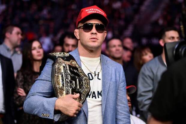 Один из главных скандалистов UFC пообещал победить соперника, надевшего повязку с антирасистским лозунгом 