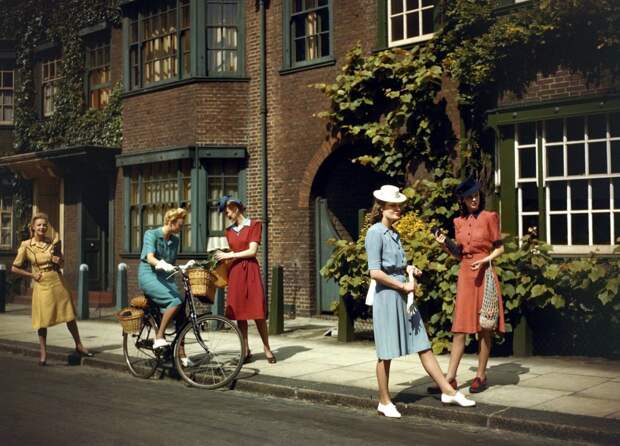 June 1943, Models wearing Berketex utility fashions designed by Norman Hartnell2 June 1943, Models wearing Berketex utility fashions designed by Norman Hartnell2
