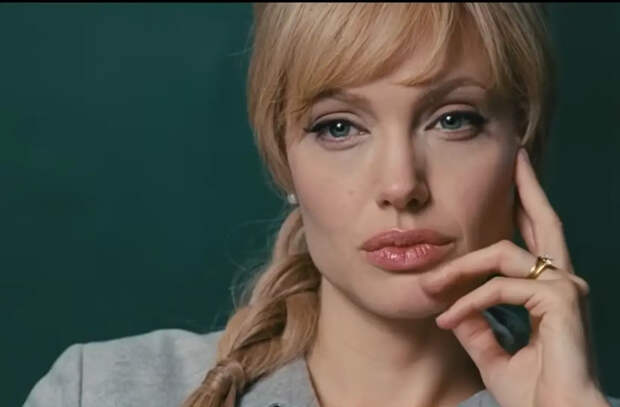 "Живёт в каком-то мыльном пузыре": Заклятые подруги Анджелина Джоли и Николь Кидман разругались из-за роли в сериале