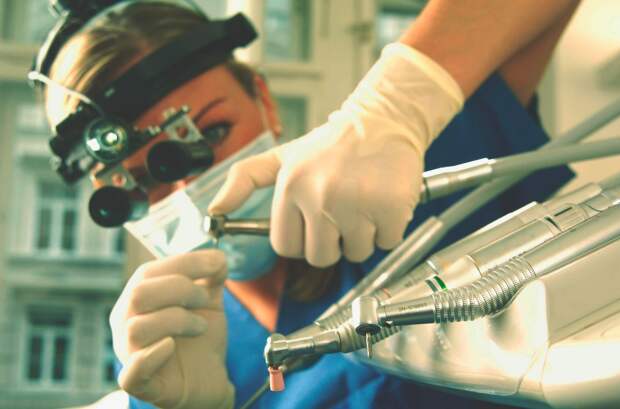 В Италии пациентке по ошибке удалили 11 здоровых зубов