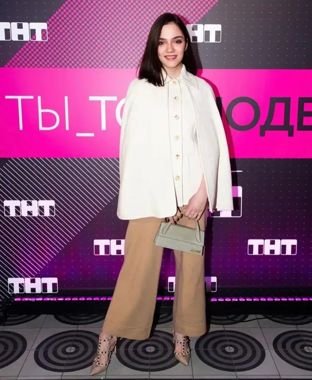 Алина Загитова показала фото без макияжа