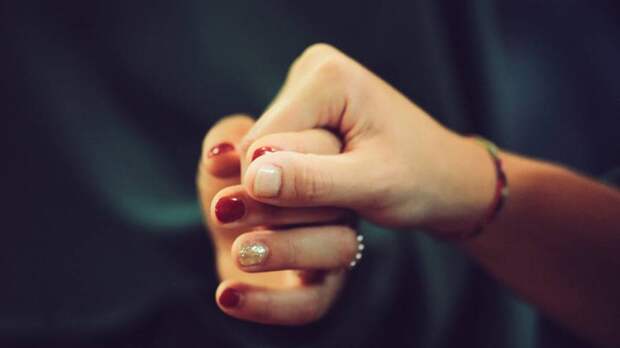 Педагог театрального кружка под Новосибирском обвиняется в совращении ребенка