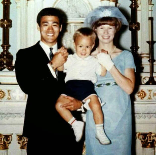Неизвестные фотографии Брюса Ли из семейного архива