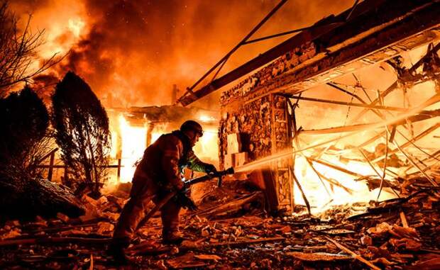 Ночной удар по Львову: От 3-этажного здания СБУ остались руины, кто под ними — непонятно, это была «какая-то странная Герань»