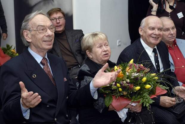 С композитором Александрой Пахмутовой, ее супругом поэтом Николаем Добронравовым и писателем Виталием Вульфом на праздновании собственного 80-летия, 2008 год 