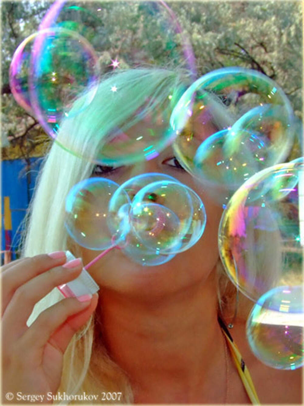 Bubble blonde. Мыльные пузыри. Снимки. Мыльные, пузыри!. Блондинка с мыльными пузырями. Смешные мыльные пузыри.
