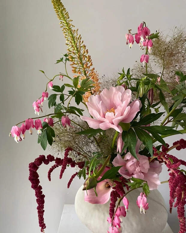 Руководитель отдела дизайна сети цветочных студий FMART by flowwow Мариния Спиридонова рассказала о последних трендах во флористическом оформлении интерьера