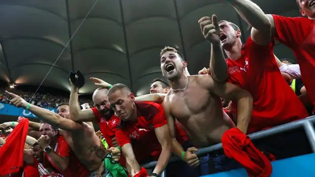 Министр здравоохранения Швейцарии призвал болельщиков не ехать в Петербург на Евро