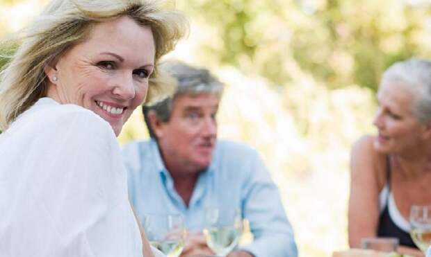 Эксперт по речи Сингер опроверг миф, что женщины говорят больше мужчин