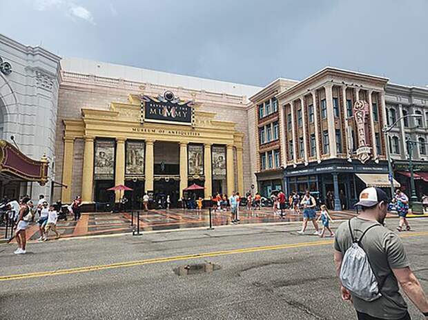 Зафиксирован второй смертельный случай на «Мести мумии». Трагедия в парке аттракционов