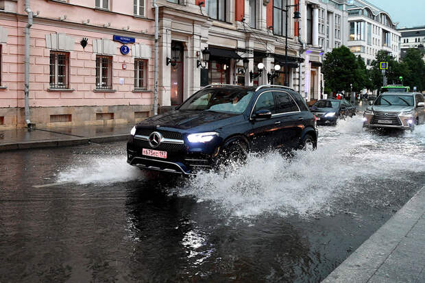 Вильфанд: московские автомобилисты могут не менять резину до конца октября