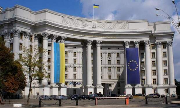 Украина резко отреагировала на визит Медведева в Крым