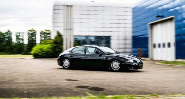 Bugatti EB112 — отполированный кусок мыла для четверых