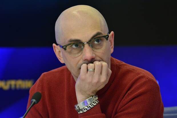 Известный журналист заявил, что уехавшие из РФ «никому не нужны» за границей