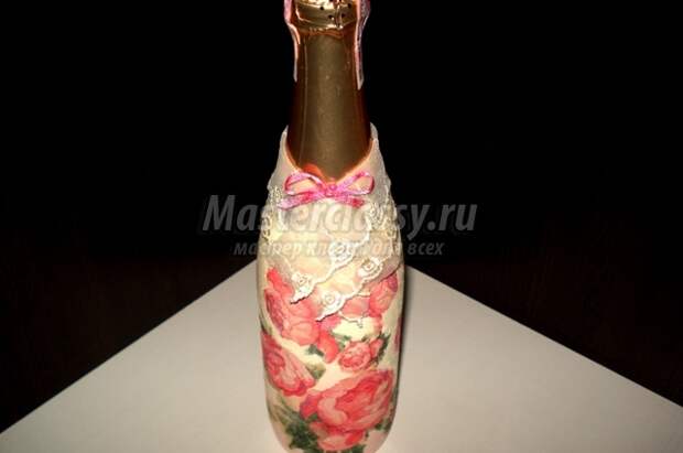 Декупаж бутылки шампанского «Розы»