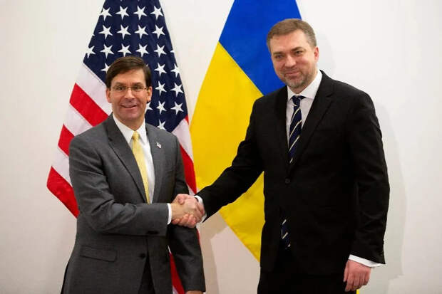 Министры обороны США и Украины Марк Эспер и Андрей Загороднюк. Фото © ТАСС / EPA / VIRGINIA MAYO / POOL