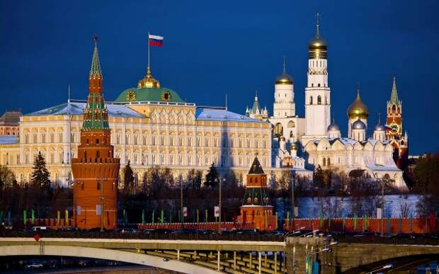 Россия способна выдержать любые новые санкции США, заявили в Moody's