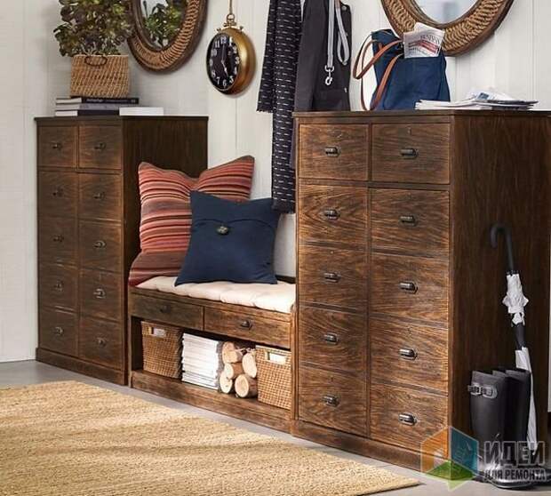 Часы в прихожей, Pottery Barn Часы в прихожей, Pottery Barn