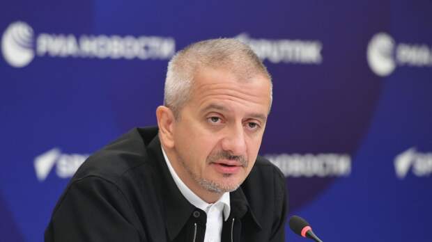 Стали сектой: Богомолов ответил критикам его назначения в Школу-студию МХАТ