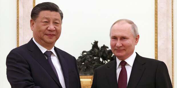Тайный знак: почему Си Цзиньпин первым решил обнять Путина