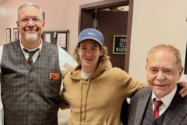 В сети появилось фото Эндрю Гарфилда после кардинальной смены имиджа