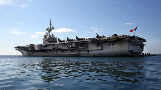 Офицер раскрыл местоположение авианосца Charles de Gaulle через умные часы