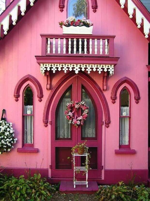 Фото розового дома. Розовый дом. Розовый домик. Розовые фасады домов. Красивый розовый дом.