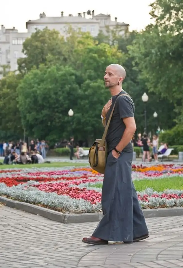 Some russian people. Фрики на улицах Москвы. Неформалы на улице. Люди фрики в Москве. Московские фрики.