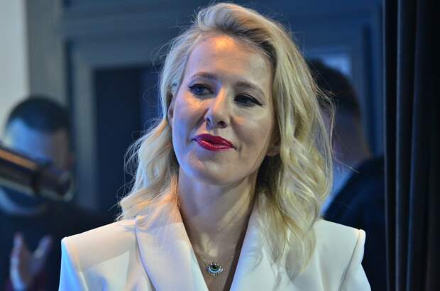 Ксения Собчак в откровенном корсете снялась на концерте Леонтьева