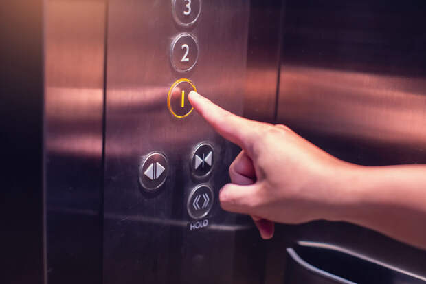 112: в Москве с высоты девятого этажа рухнула кабина лифта