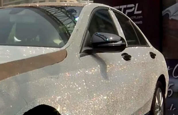 Результат пошуку зображень за запитом "Mercedes по-индийски: автомобиль украсили бриллиантами"