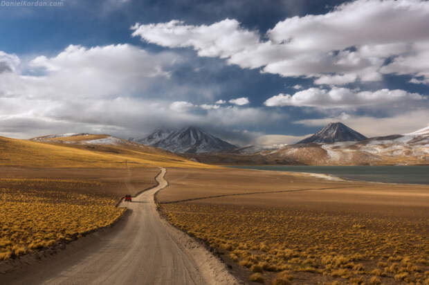 Плато в Андах, испещрённое вулканами. Автор фотографии: Даниэль Кордан (Daniel Kordan).