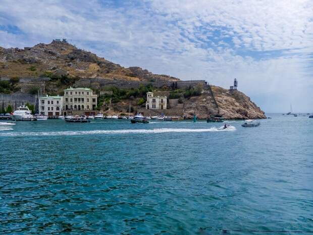 Российские туристы массово бронируют летнее путешествие с акцентом на Крым и круизы