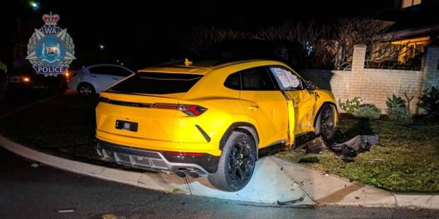 Результат пошуку зображень за запитом "В Австралии подросток на угнанном Subaru врезался в Lamborghini Urus"