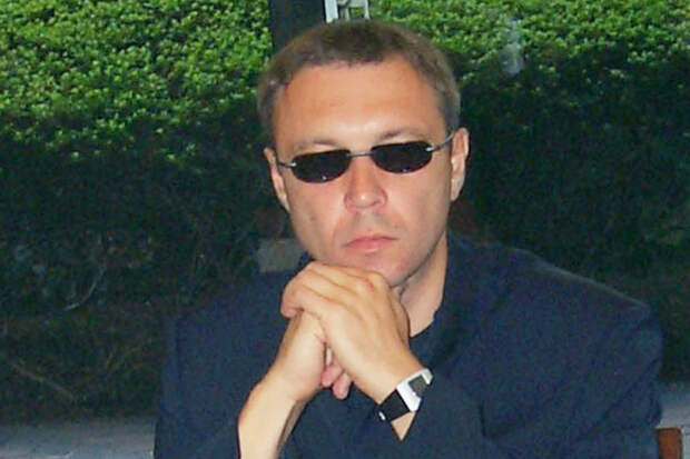 Стали известны подробности романа Пелевина об острове Эпштейна