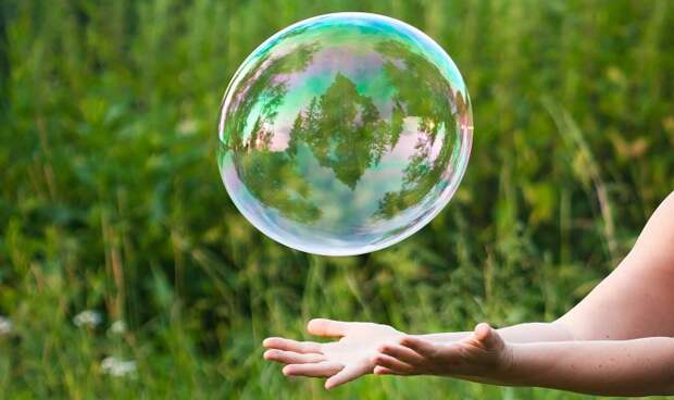 Ученые создали мыльный пузырь, который продержался почти полтора года
