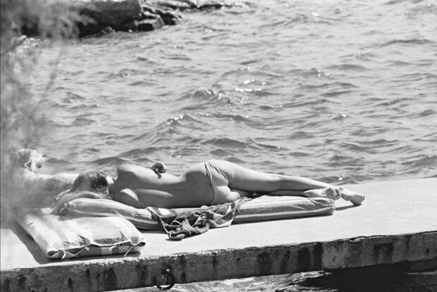 Брижит Бардо в Сен-Тропе, 1975 год Мерилин Монро, бикини, волочкова, звезды, знаменитости, история, купальник, пляж