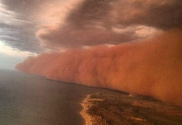 1569 Причудливая пыльная буря на западном побережье Австралии