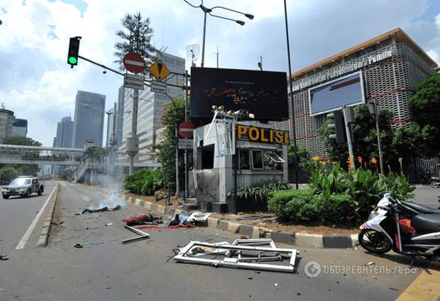 В восточной части столицы Индонезии Джакарты произошло два взрыва