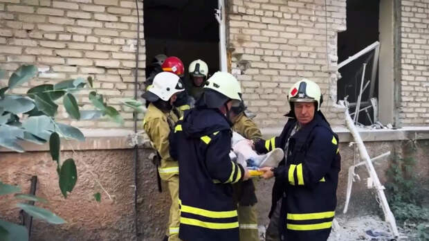 Три человека погибли при обрушении дома в Луганске после удара ВСУ