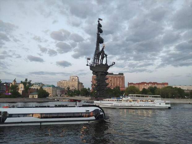 Памятник Петру I на Москве-реке / Фото: Екатерина Смолихина / amic.ru