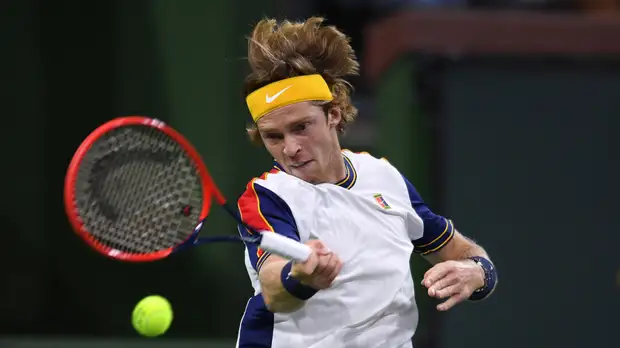 Рублёв одержал победу над Ивашко и вышел в 1/4 финала турнира АТР в Санкт-Петербурге