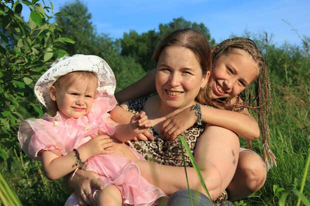 Варя, Елена, Кира.