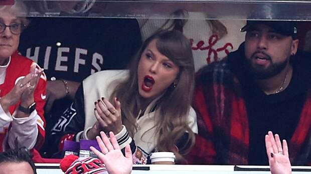Taylor Swift cheers Kansas City Chiefs