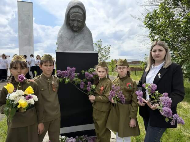 Хатукайская школа присоединилась к акции «81 шаг к миру»