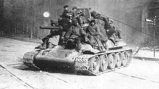 «К годовщине революции». 5 мифов об освобождении Киева